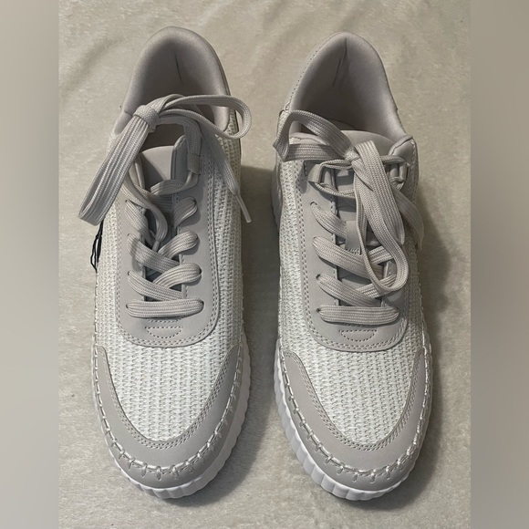 Sonoma Shoes - Ortholite women’s Stylish White and Gray Sneakers size 11M New